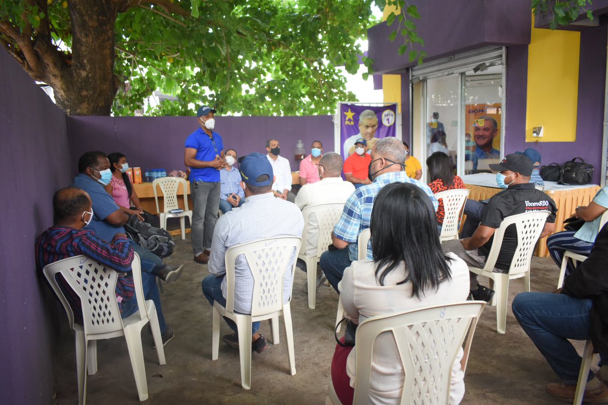 Gracias a los comunicadores de Santo Domingo Oeste por compartir impresiones con la Dirección de Campaña. Les aseguramos que sus sabias sugerencias contribuirán significativamente al triunfo de Gonzalo Castillo. #GonzaloPresidente #CristinaSenadora #JuanPerezTrabaja #Atrabajar