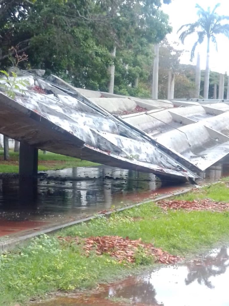 JoBenedetti's tweet photo. Ya está lista la plataforma para recibir los aportes que ayudarán a la reconstrucción del techo de uno de los pasillos de la UCV. Es fundamental el apoyo de todos!! https://t.co/1PCqlTdRNX https://t.co/6SQSBHqNJ2