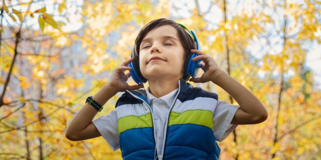 Literacy_Trust's tweet photo. Audiobooks can be the key to unlocking a child’s love of reading. That's why we're calling for the government to remove the 20% tax on audiobooks. Call on your MP to make reading accessible to all at https://t.co/IIWa1DuI74 https://t.co/azBqF06zIV