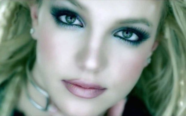 ChrisGraham_Off's tweet photo. Is it just me or does @JeffreeStar #crematedpalette give us MAJOR @britneyspears STRONGER music video feels!! Two ICONS ! 🖤🤍 #stronger #Cremated #jeffreestar #britneyspears https://t.co/RX9G8QClCu