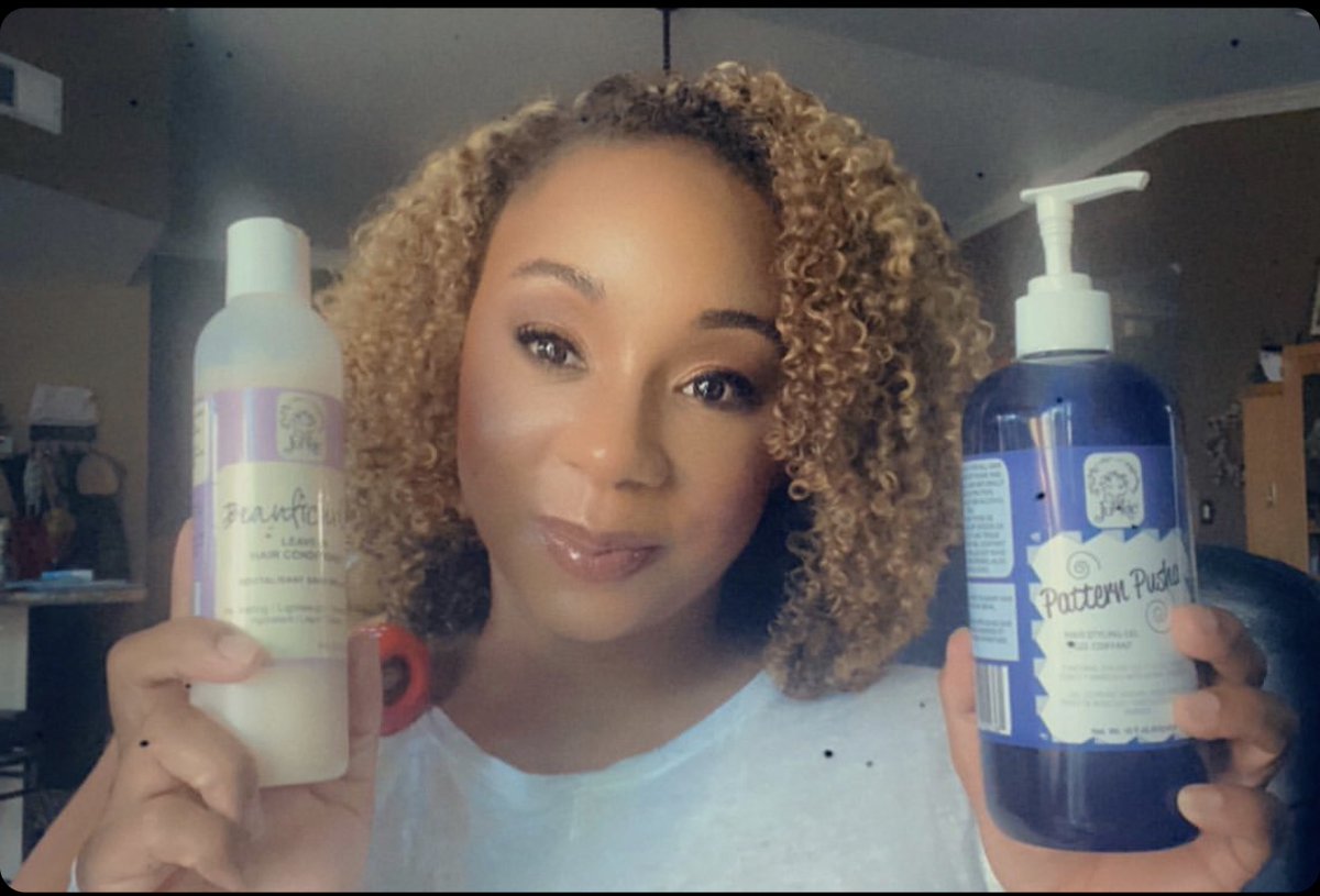 curljunkie's tweet image. Power duo. 💪🏾💪🏽💪🏼🔥 #patternpusha #leaveinconditioner #coilyhair #curlyhair #curlycommunity #hairgel #washandgo #togetherwearestronger #wecandothis #justice
@curljunkie📷: @aubreeskeeper33
Follow Us: Instagram @curljunkiehairproducts
Shop: Curljunkie.com
