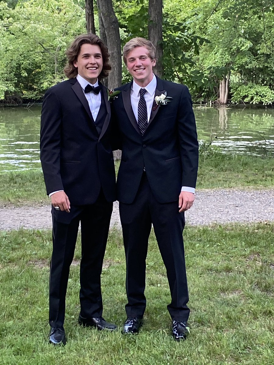 wvlaxboosters's tweet photo. “Prom” Party 🤩 Our Seniors are resilient! #BackyardProm https://t.co/3XB118hTF1
