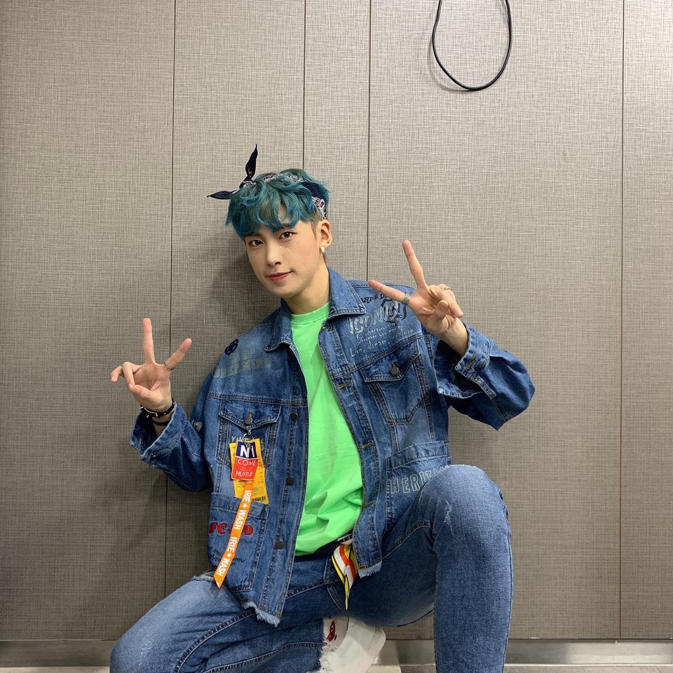 aweekjp's tweet photo. #ジンギュ

#AWEEK #어위크 #말해뭐해 #onefourthree #MusicBank #ミュージックバンク https://t.co/bgr0VPo2Dn