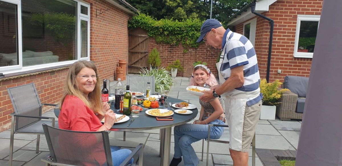Ponky100's tweet photo. Just had the most lovely BBQ at Askew towers @TheKnittingNut @taskew21 thank you so much for having us! It was lovely seeing you, enjoy the brownies!!! 💕💕xx https://t.co/sMc1131DDb