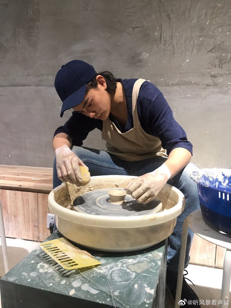 YoshiManobar's tweet photo. ลองเลื่อนอ่านคอมเม้นแม่จีนคือกูขำหนักมาก555555
"เจิ้งหน่ายซินกับติงอวี่ซีพวกเขาทั้งสองมีบางมุมที่มีนิสัยคล้ายกันบางทีฉันก็แอบสงสัยนะว่าผู้คนส่วนใหญ่ที่เรียนวิศวะกับศิลปกรรมเป็นคนที่คาดเดาได้ยากหรือว่าเป็นแค่เฉพาะกับสองคนนี้เท่านั้น "
 #เนเน่ #ติงอวี่ซี #Chuang2020 
#LostinNene https://t.co/4079tHfsZ7