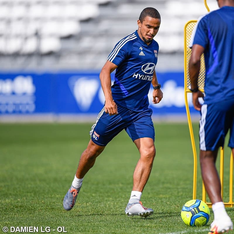 RougeEtBleu's tweet photo. Une semaine d'entraînement avec notre parrain @orafa2 ❤️💙
Crédit Photos : @DamienLGphoto et @ol
#TeamOL #luckynumber4 #workhard #parrain #godfather https://t.co/rrP4eLTVLa