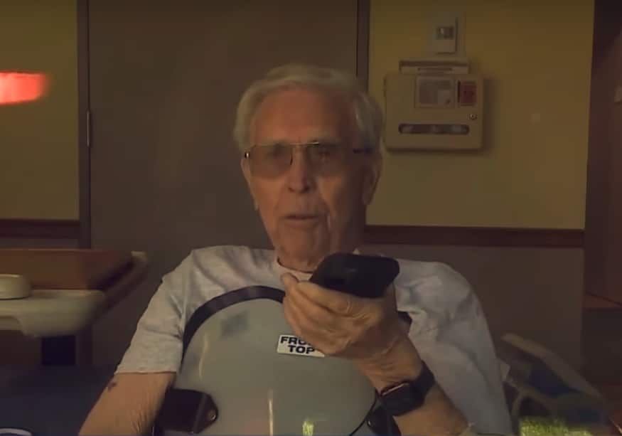 iPhoneHackx's tweet photo. Apple Watch Comes to the Rescue, Saves 92-Year Old Man's Life after Fall from a Ladder https://t.co/7gFoUDDpdp #applewatchs #Rescue https://t.co/DPpXmk8HiF