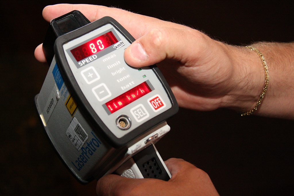 Vlaardingen - 14 bekeuringen bij snelheidscontrole: ?..