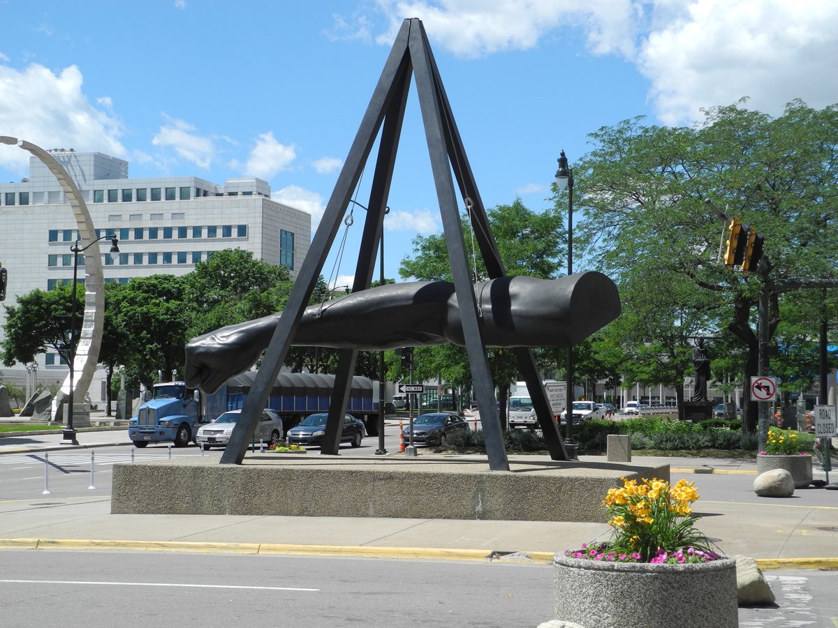 20.6.17 was a day in Detroit. I stayed at the salubrious Motor City Casino. Even downtown, there's an edge to Detroit, but it has the Motown Museum, downtown monuments to the concept of 'Work' (what else could a massive fist symbolise?) and the odd sight of Canada due south...