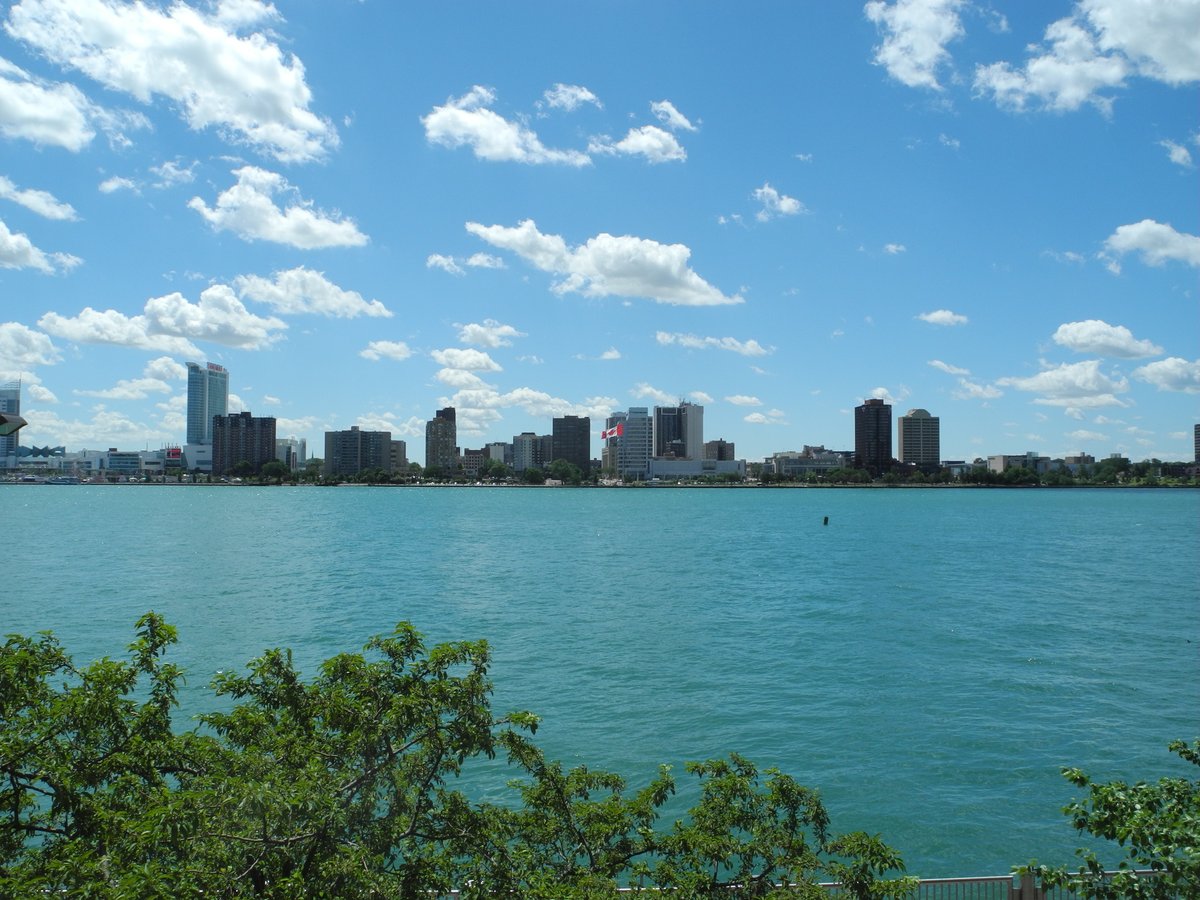 20.6.17 was a day in Detroit. I stayed at the salubrious Motor City Casino. Even downtown, there's an edge to Detroit, but it has the Motown Museum, downtown monuments to the concept of 'Work' (what else could a massive fist symbolise?) and the odd sight of Canada due south...