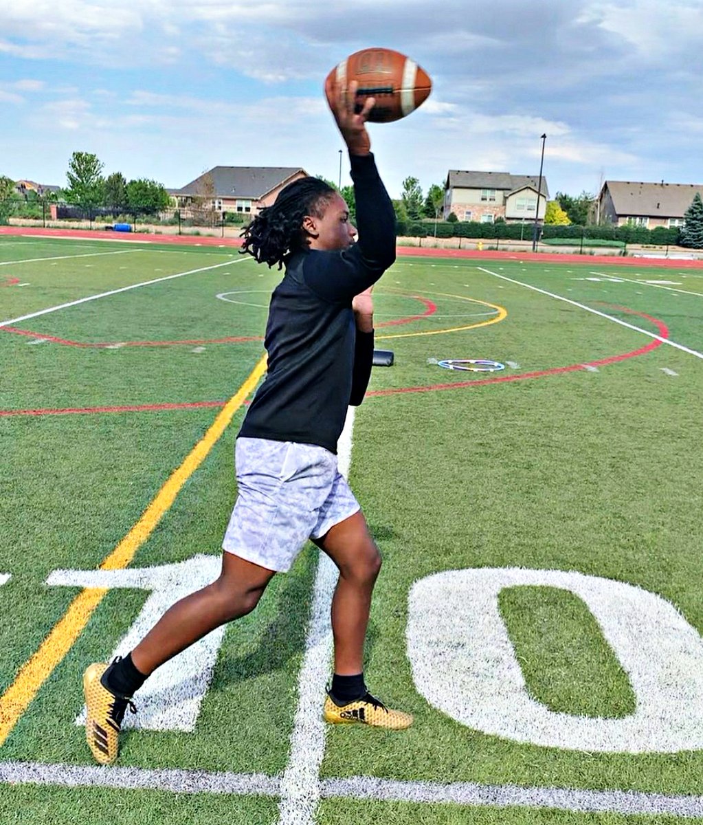 MarteRussell1's tweet photo. I'm tryna MASTER my position not just learn it. @FairchildQB1 #form #placement #accuracy #seriousaboutthislife #goals #Notjustadream #Classof2023 #Quarterback https://t.co/H2n5nlPdQl