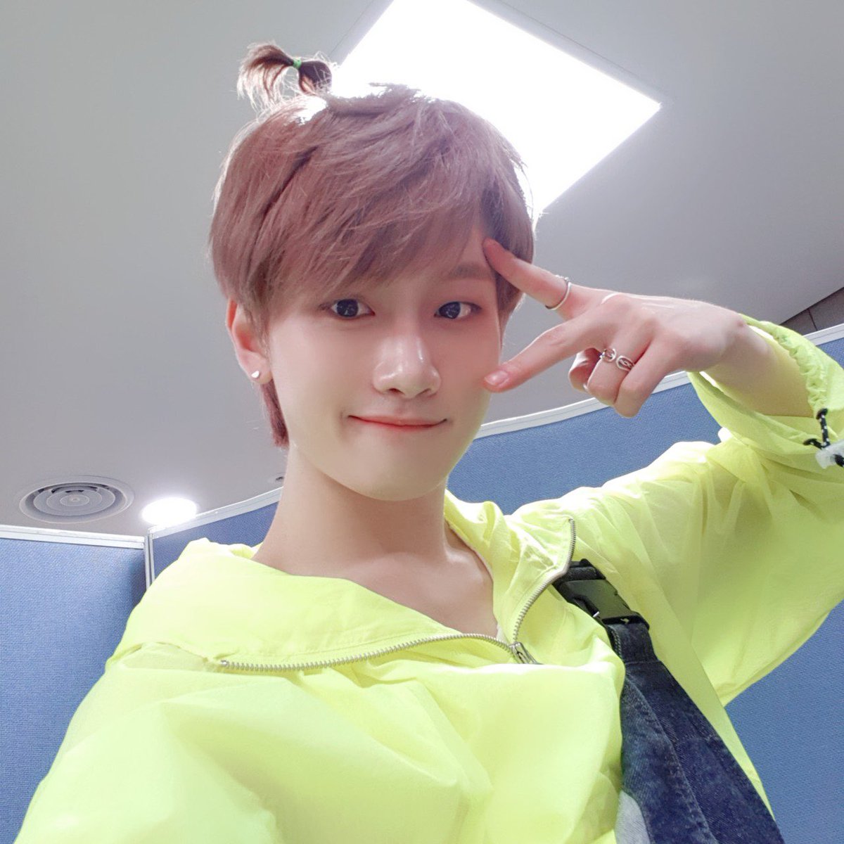 aweekjp's tweet photo. #ローガン

おやすみなさい🌙

#AWEEK #어위크 #말해뭐해 #onefourthree #MusicBank #ミュージックバンク https://t.co/ACHvETKCue