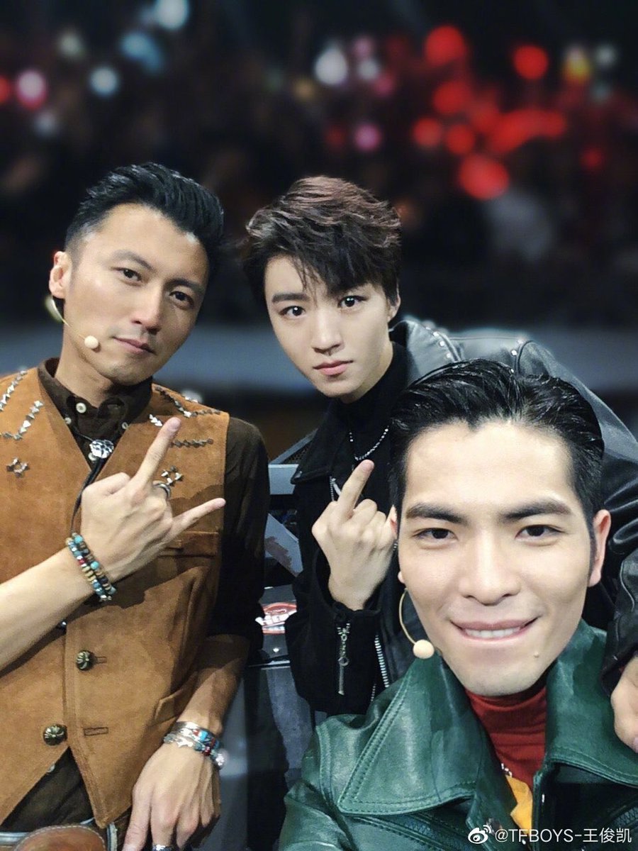 dramapotatoe's tweet photo. #WangJunkai shares snaps with #NicholasTse and #JamHsiao, along with lengthy message as music band reality show, #MeToUs comes to and end.

#karrywang https://t.co/QpYCLpqX32