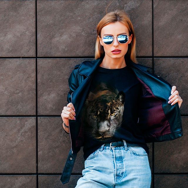 Today is Saturday, it's time to go hunting! The black panther is a solitary hunter and is not related to others of its species beyond the mating season; they generally hunt large prey - their powerful jaws prepare them to hunt deer, tapirs, capybaras, or peccaries, but they are g