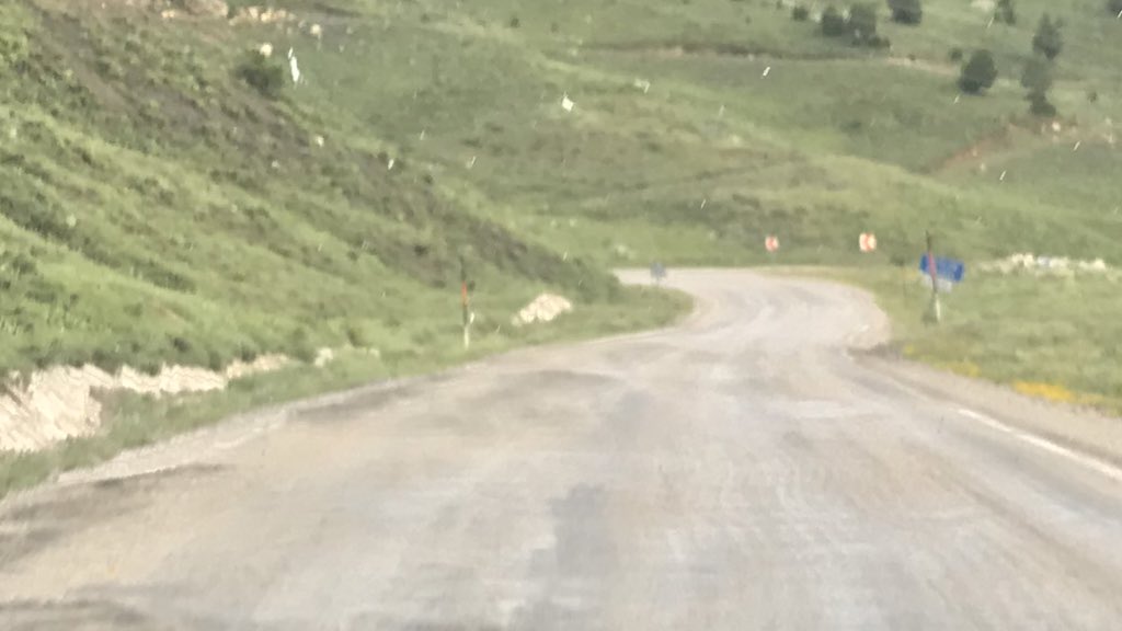 ahmet emre bilgili on twitter kayseri ile adana siyesetinin yol hizmetine yansiyan durumunu develi tufanbeyli yolunun kayseri adana sinirini teskil eden gezbeli gecidinin adana tarafi ve kayseri tarafindaki yolun nitelik farkinda gormek mumkun