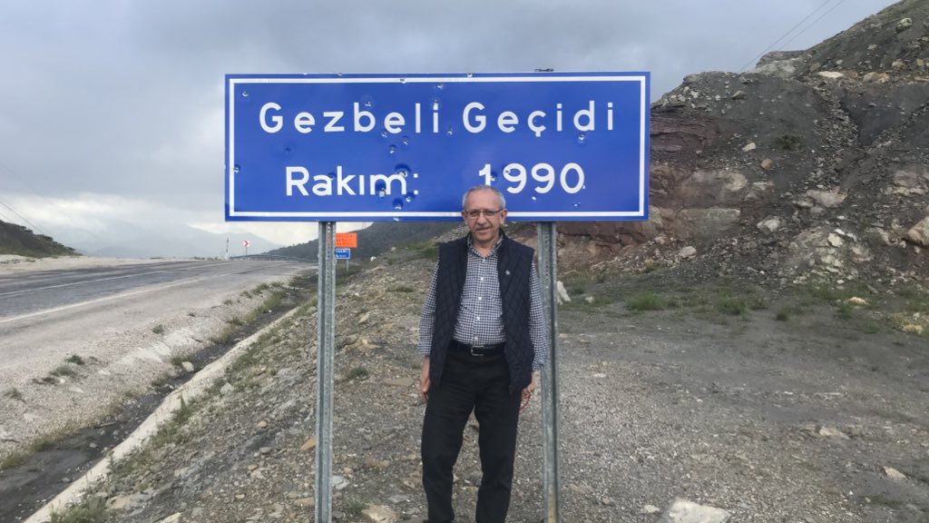 ahmet emre bilgili on twitter kayseri ile adana siyesetinin yol hizmetine yansiyan durumunu develi tufanbeyli yolunun kayseri adana sinirini teskil eden gezbeli gecidinin adana tarafi ve kayseri tarafindaki yolun nitelik farkinda gormek mumkun