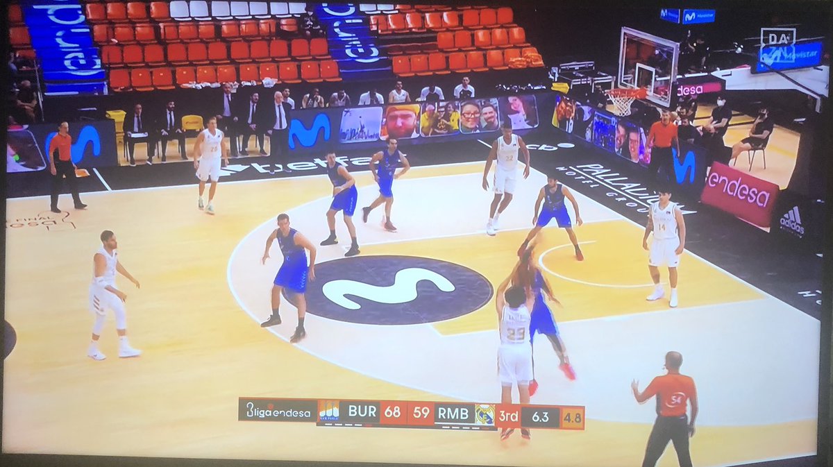 discogas's tweet photo. La intensidad de juego de @SanPabloBurgos en el tercer cuarto le da una breve ventaja de 6 puntos sobre @RMBaloncesto #LigaEndesa BUR 68-62 RMB https://t.co/AM4Fu3F5ky