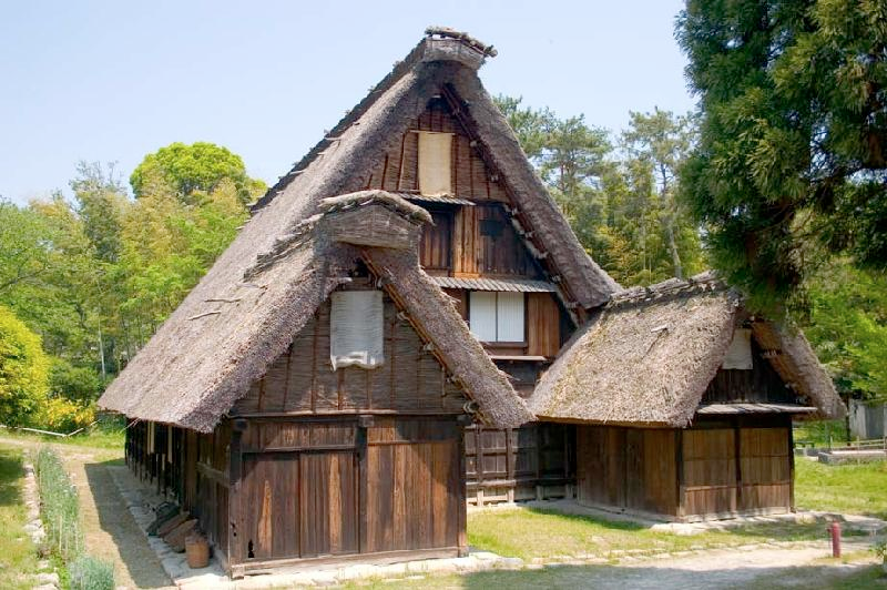 Rural houses were known as Gyoka (fishermen's houses), Noka (farmhouses) and Sanka (mountain houses).Unlike Chinese houses where walls were permanent and rooms were used for specific purposes, Japanese houses used shoji (sliding doors) made of rice paper and wood lattice.