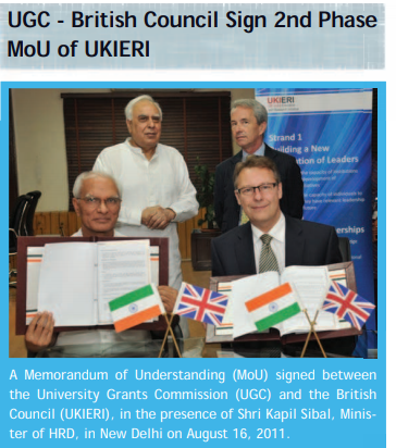 1AmitMishra1's tweet photo. The same disrespect to Indian Flag was done when @INCIndia was in Power and @KapilSibal was MHRD in 2011. 
These photos were even published in the MHRD Newsletter Issue 5, Sept 2011. Anyone can check it, its still on MHRD Website.
#AntiNationalCongress https://t.co/kKnlTjgKV9
