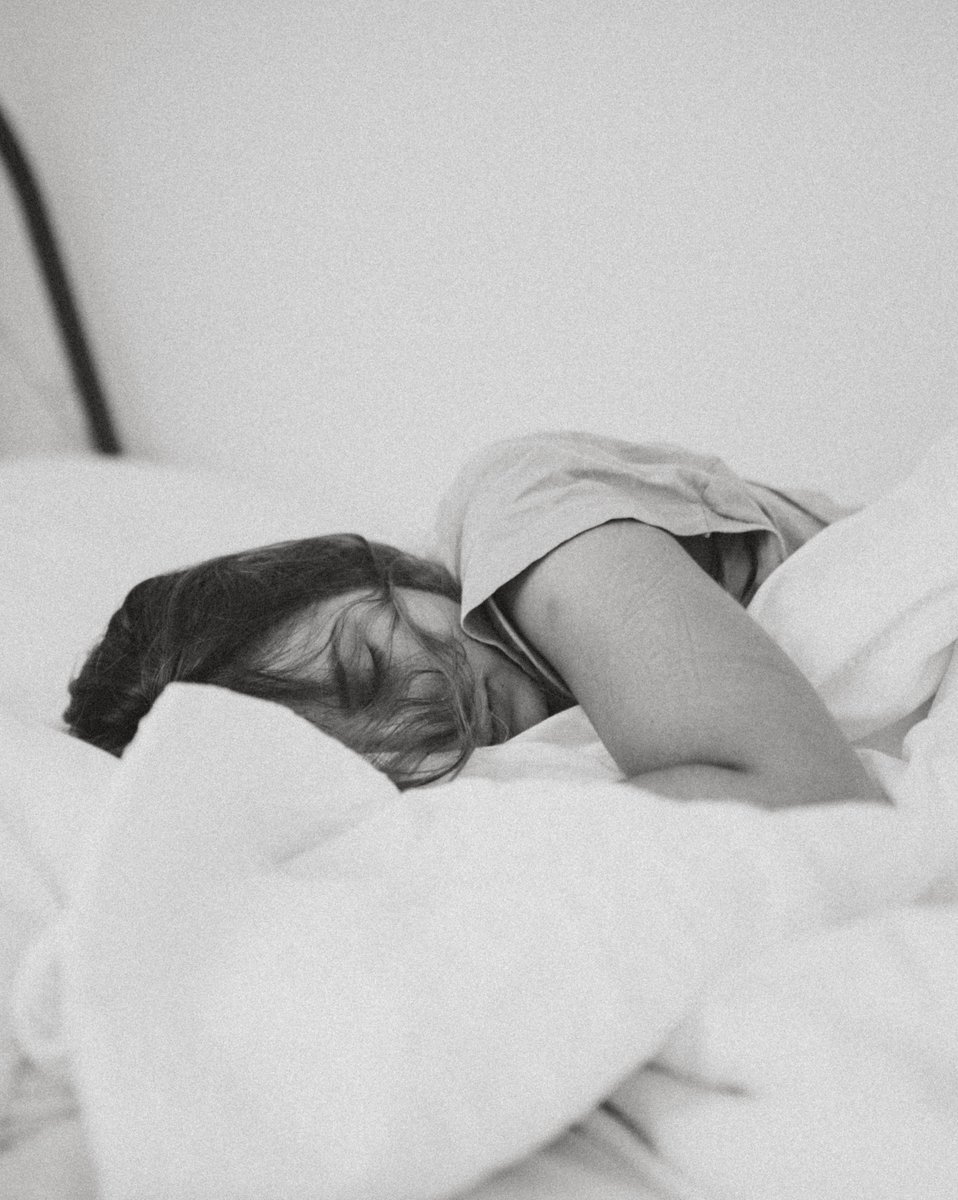 A study has showed that adults diagnosed with insomnia got about 30 minutes more sleep when wearing wrap-around amber lenses for two hours before bedtime. These results were explained by the fact that this light suppresses the production of melatonin by the brain.