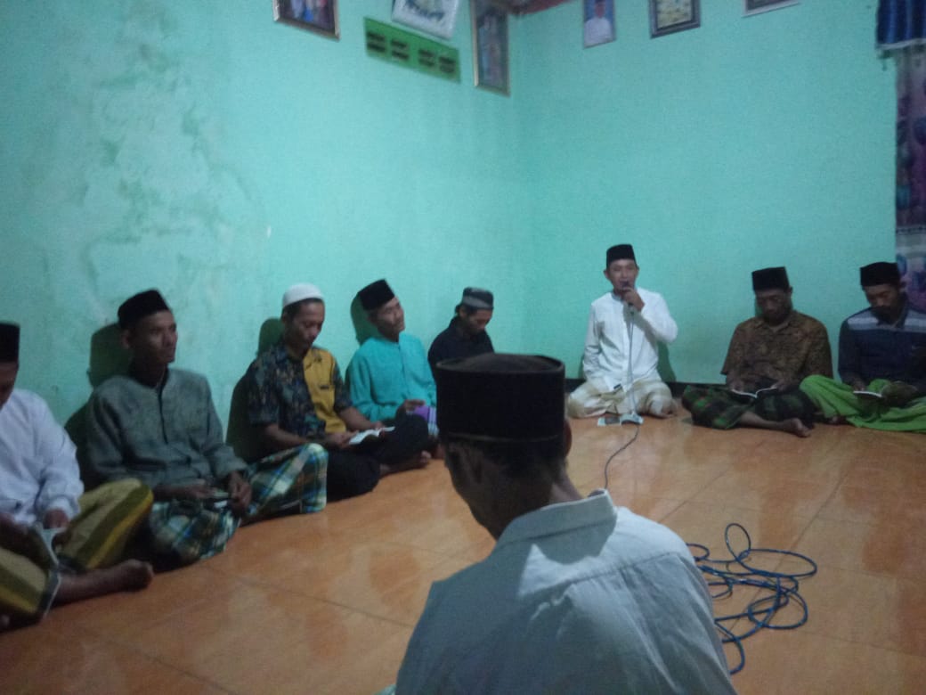JimatTuban's tweet photo. Menyemai Cinta &amp; Doa untuk Guru kami, Orang Tua Asuh kami, Marja' Negeri Maiyah kami, Syeikh Prof. DR. Muhammad Nursamad Kamba, Yang telah membimbing kami, yang telah mengenalkan kami kepada Manusia yang bernama Muhammad.
#syeikhkamba #jimattuban #lingkarmaiyah #Maiyah https://t.co/KDRurVm51q