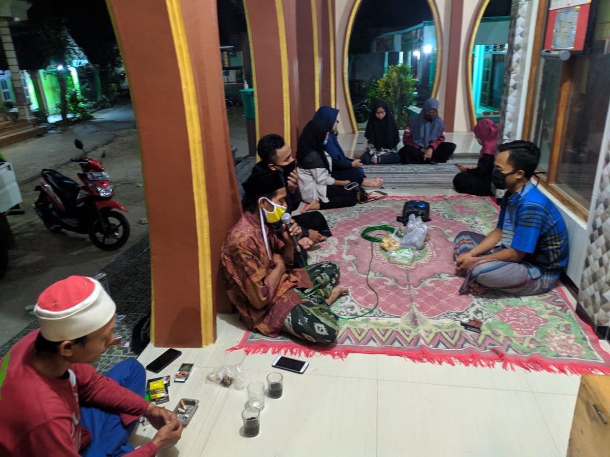 JimatTuban's tweet photo. Menyemai Cinta &amp; Doa untuk Guru kami, Orang Tua Asuh kami, Marja' Negeri Maiyah kami, Syeikh Prof. DR. Muhammad Nursamad Kamba, Yang telah membimbing kami, yang telah mengenalkan kami kepada Manusia yang bernama Muhammad.
#syeikhkamba #jimattuban #lingkarmaiyah #Maiyah https://t.co/KDRurVm51q