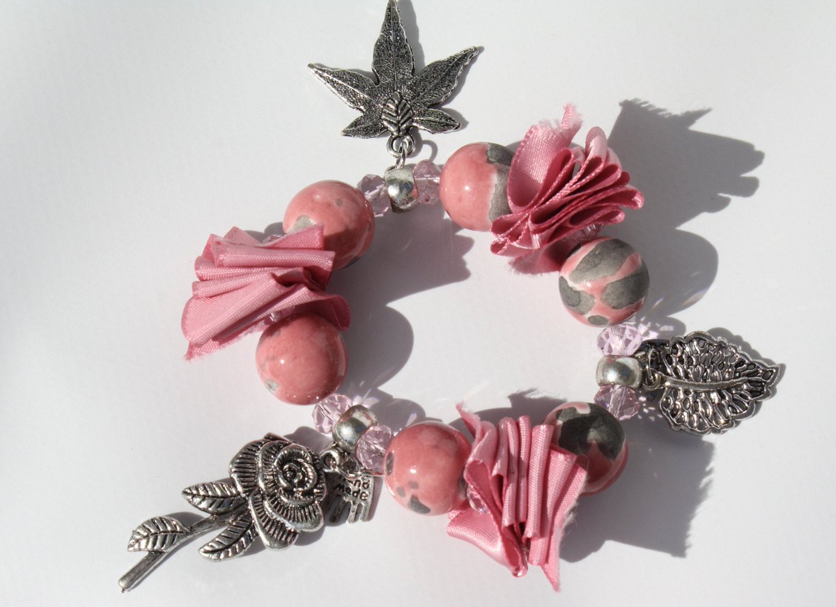 TrixiesWelten's tweet photo. Ich freue mich, den jüngsten Neuzugang in meinem #etsy-Shop vorzustellen: Schmuck #Armschmuck #Armband #türkis #silber #elastisch #Satinband #grau rosa Blatt Rose Geschenk Muttertag BFF https://t.co/kOEOHCZghc #rosa #geburtstag #weihnachten #silber #rund #blumig #fraue https://t.co/UajcguAbIl