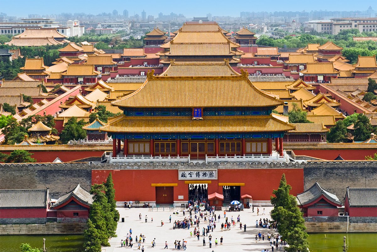 4a. Palaces in China are large because China's population was/is large. They're a riot of colors and overwhelmingly use red in their buildings and gold in their roofs.Red: success and good fortune.Gold: richness and nobility.They followed the principles of Feng Shui.