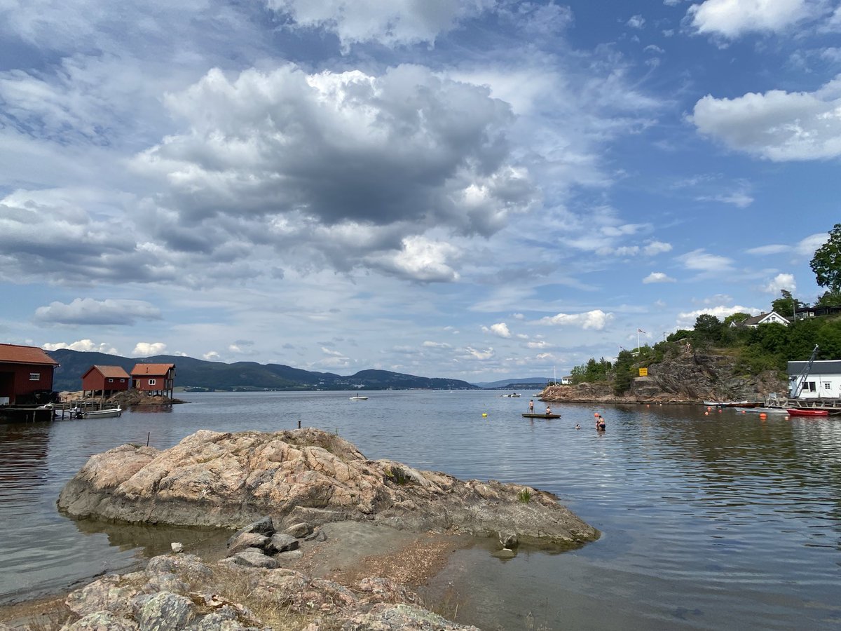 danbanik's tweet photo. Gorgeous #Holmsbu: An hour’s drive from Oslo https://t.co/z9Gjkkyhvm