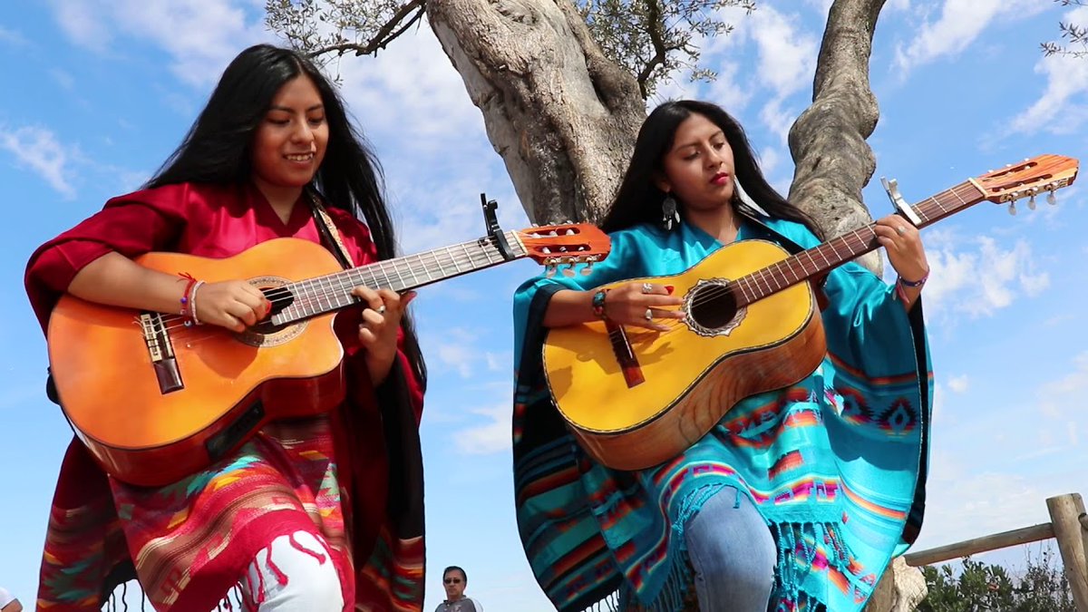 lamarianap's tweet photo. ¡Sábado de música del mundo! ¡Hoy, muchas novedades! Oumou Sangaré , @LACHIVAGANTIVA  , @DuetoDosRosas, y una entrevista con @LosSonex
Así que vámonos a darle la vuelta al mundo sin salir de casa.
 11:00 am,107.9 fm @HorizonteJazz    #WorldMusic para todos! https://t.co/b6D7ypi7rk