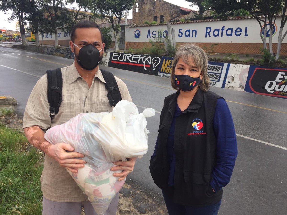 BeliltyJacobo's tweet photo. 🌞 Today is #WorldRefugeeDay and I want to take the time to talk about a cause I’m particularly passionate about. @fun2tierras is an NGO based in Bucaramanga (Colombia) helping Venezuelan migrants and refugees crossing the border into the neighbouring country. https://t.co/Il7Onp3Ndn