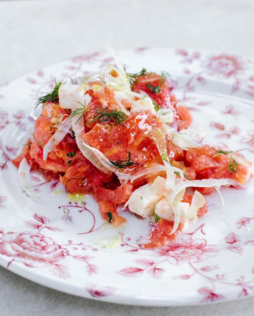 PublicGreens's tweet image. Tomato Salad with onion, fennel, fermented cucumber water, dill and oregano. 🍅💣We're open in Broad Ripple 12-8 today for patio dining and carryout!