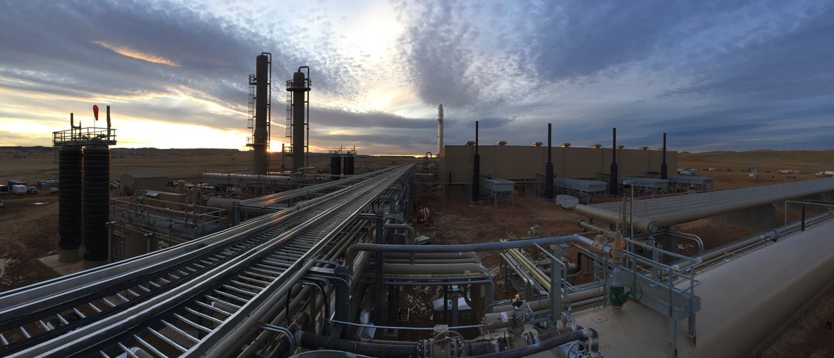 EnerflexLtd's tweet photo. Check out this view as our technicians look into the sunset from our 200 MMSCFD cryo ITK plant. Enerflex provides innovative custom and standard natural gas full-cycle solutions for all your energy needs.
#Enerflex #GasProcessing #Cryogenic #IntegratedTurnkeyProjects https://t.co/Gc4K2hYnwC