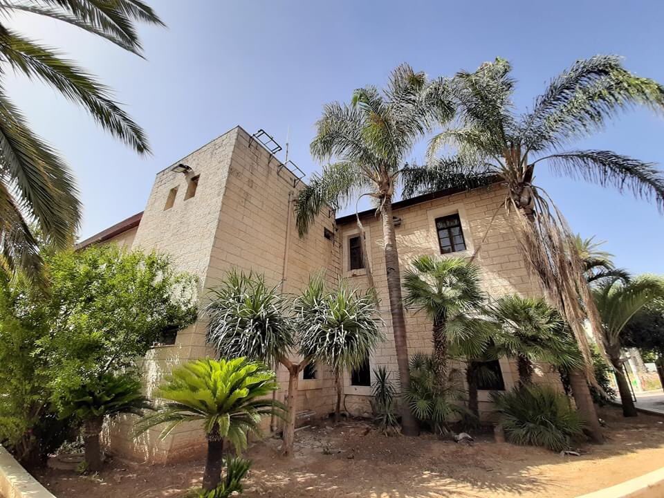 The current Israeli municipal building of Lydda is the stolen house of Imseeh إمسيح family, one of the biggest Christian families of Lydda, and the vast majority of them now live in Ramallah, Jordan and USA.