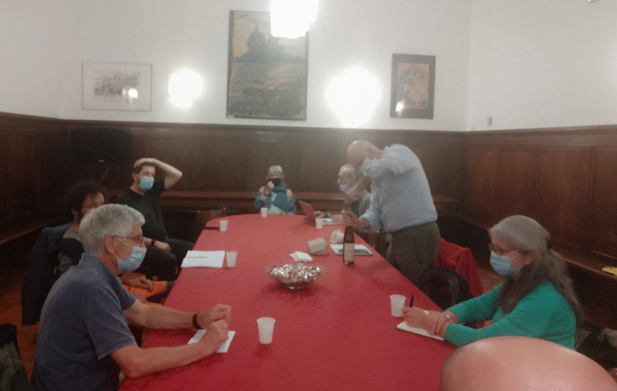 GitVicenza's tweet photo. Iniziamo un'incontro #GIT 💪 in un #chiostro unico nel suo genere qui a Vicenza. E iniziamo "incontrando" #NoraRodriguez del #ComitatoEtico di @bancaetica. 😉 #GITVicenza https://t.co/PTcatgZmtP