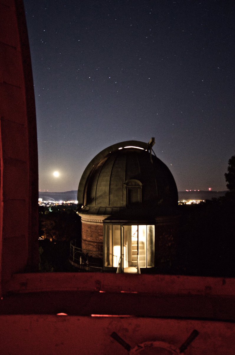 DrRemeis's tweet photo. The east dome of #theobservatory during observations. Photo by: @S_Haemmerich #remeisobservatory #uniFAU #meineFAU #fau_germany #science #nightphotography #nightsky #nightphotos #nightimages #nightlife #nightphoto #longexposure #longexposurephotography #photography #photoart https://t.co/7ukgjgGzqB