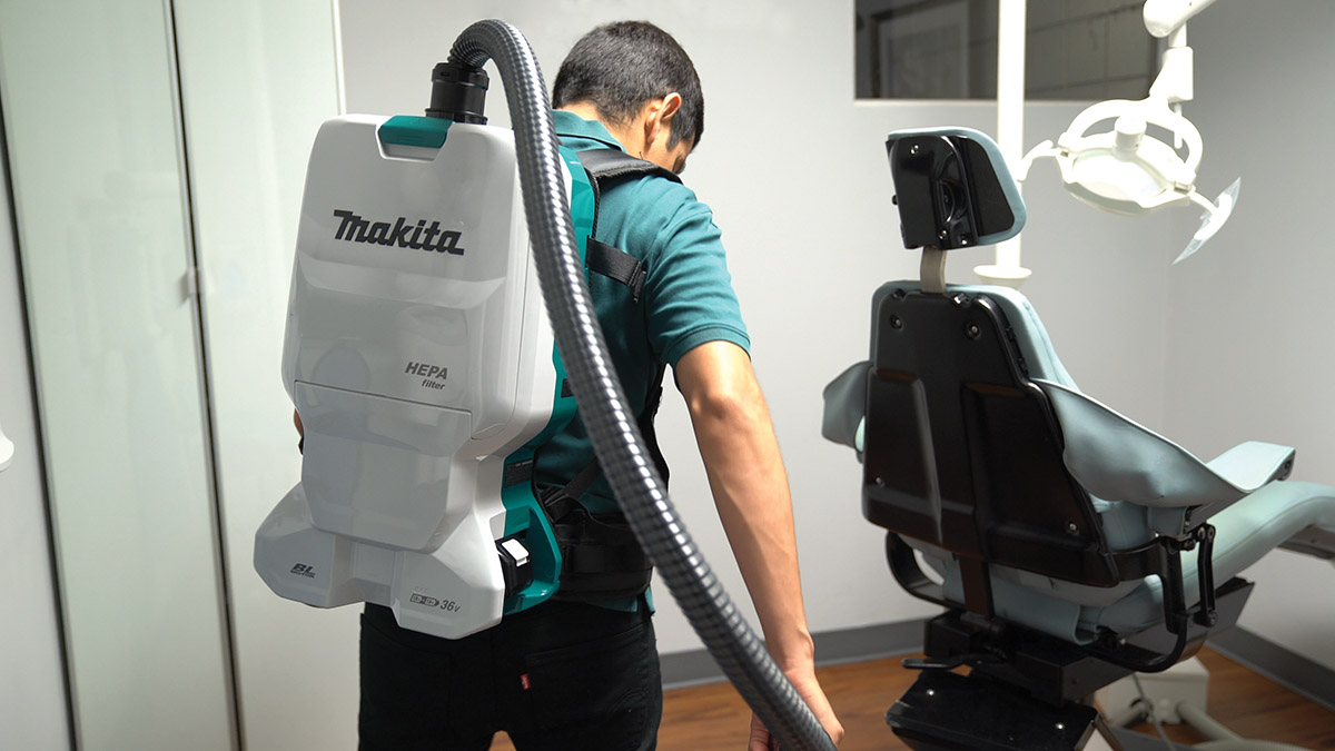 MakitaTools's tweet photo. CLEAN WITHOUT A CORD
The 18V X2 LXT (36V) Backpack Vacuum offers longer run time and larger debris capacity to tackle bigger jobs.
https://t.co/sDZiuCWyOn
#makitausa #makitatools #custodian #janitor #lxtadvantage #backpackvac #backpackvacuum #cordlessvacuum #batterypoweredvacuum https://t.co/ImT8aex5Cc