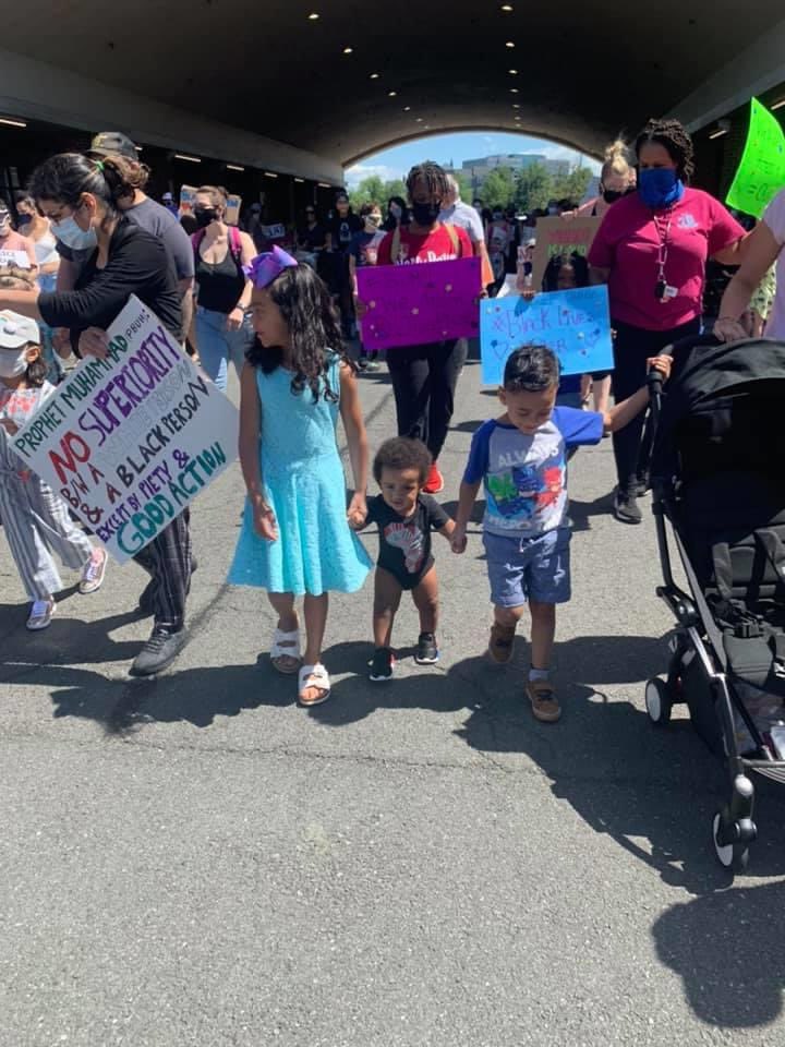 marieantwanett's tweet photo. to the hundreds of people and their children who came out to support, thank you from the bottom of my heart #blm #blmva #blacklivesmatterva #blacklivesmatter https://t.co/05FgWj54Q7