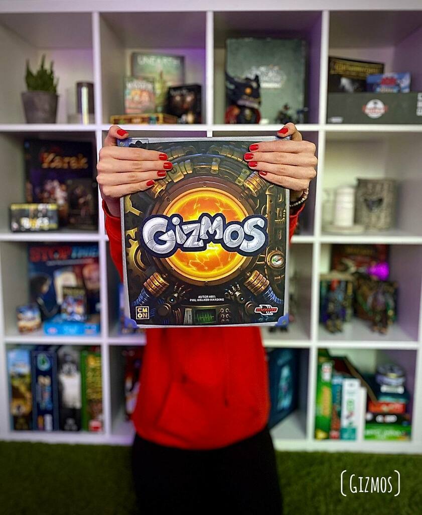 lets_shuffle_it's tweet photo. Gizmoooooos👩🏼🔧🧑🏻🔧 Tonight we will become inventors 🔧🔨
•
•
•
#boardgames #gizmos #top10boardgames #boardgameroom #boardgameofinstagram #gamergirl #red #nails #gamer #gamers #playtime #playdate #player #monday #night #fun #relax #tabletoptogether #t… https://t.co/3ZpC2uqDa0 https://t.co/eVEFfm6fJi