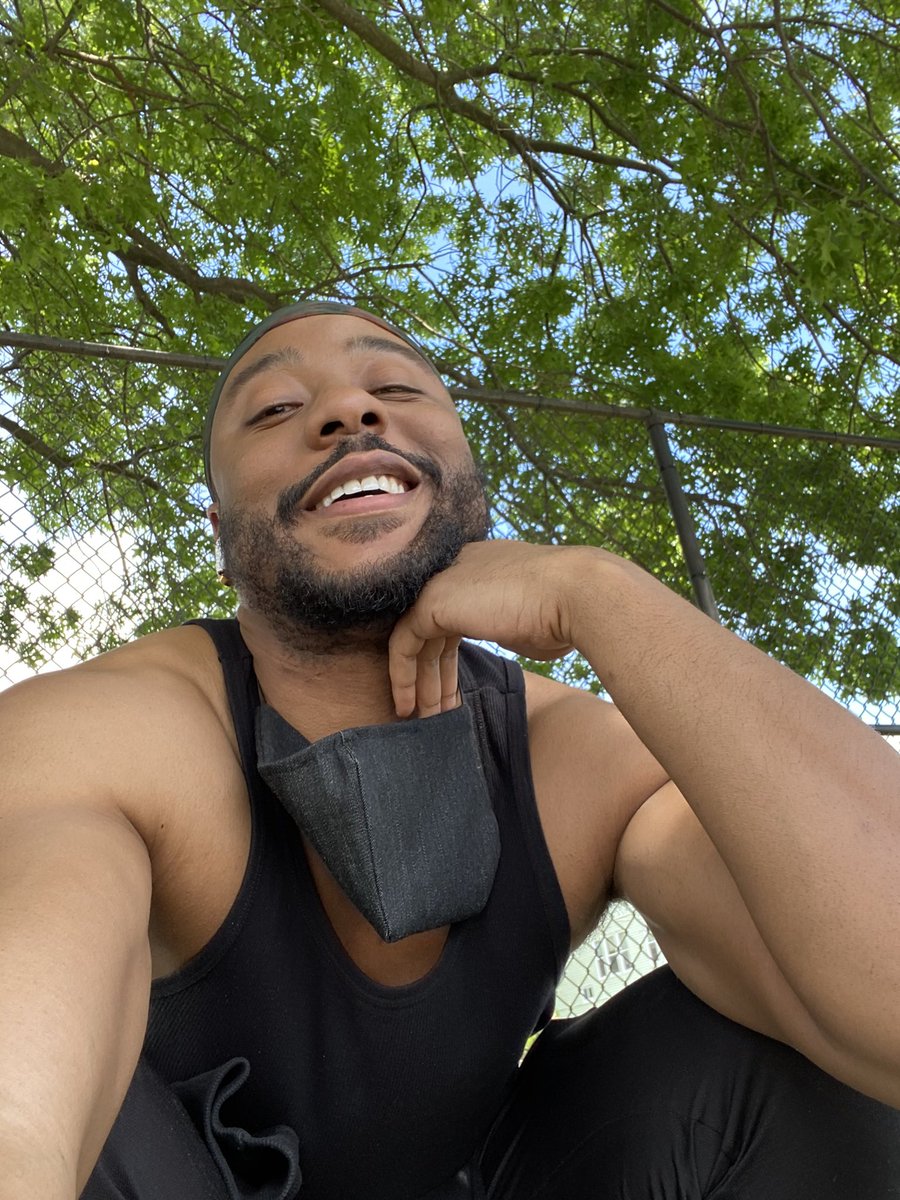 _ll_cool_l's tweet image. You ain’t f*ck LL 
You F*ck Louie body. #workoutflow 
@Leaders_Image_ mask on.