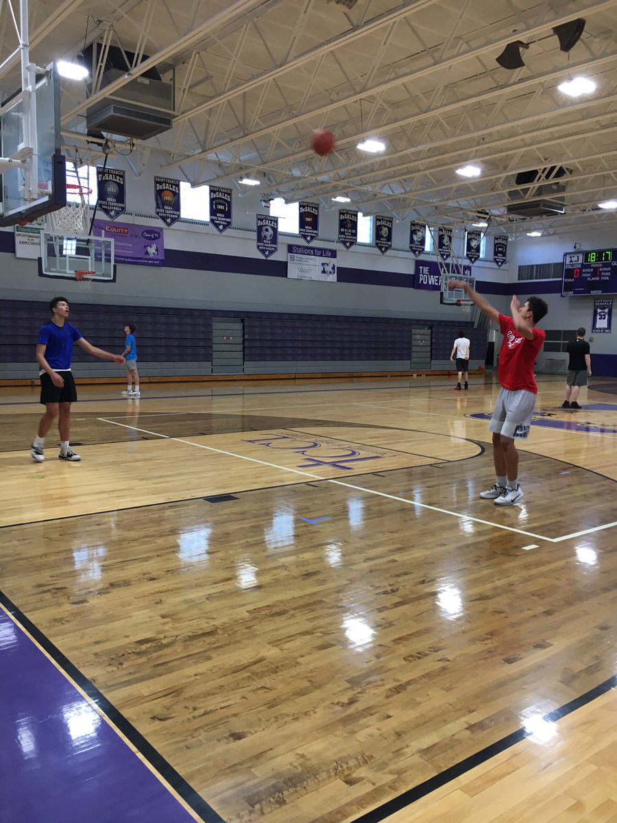 SFDBball's tweet photo. Another great day in the gym! #JYD #Family #ThreeTwenty https://t.co/3sMlgOVYhx