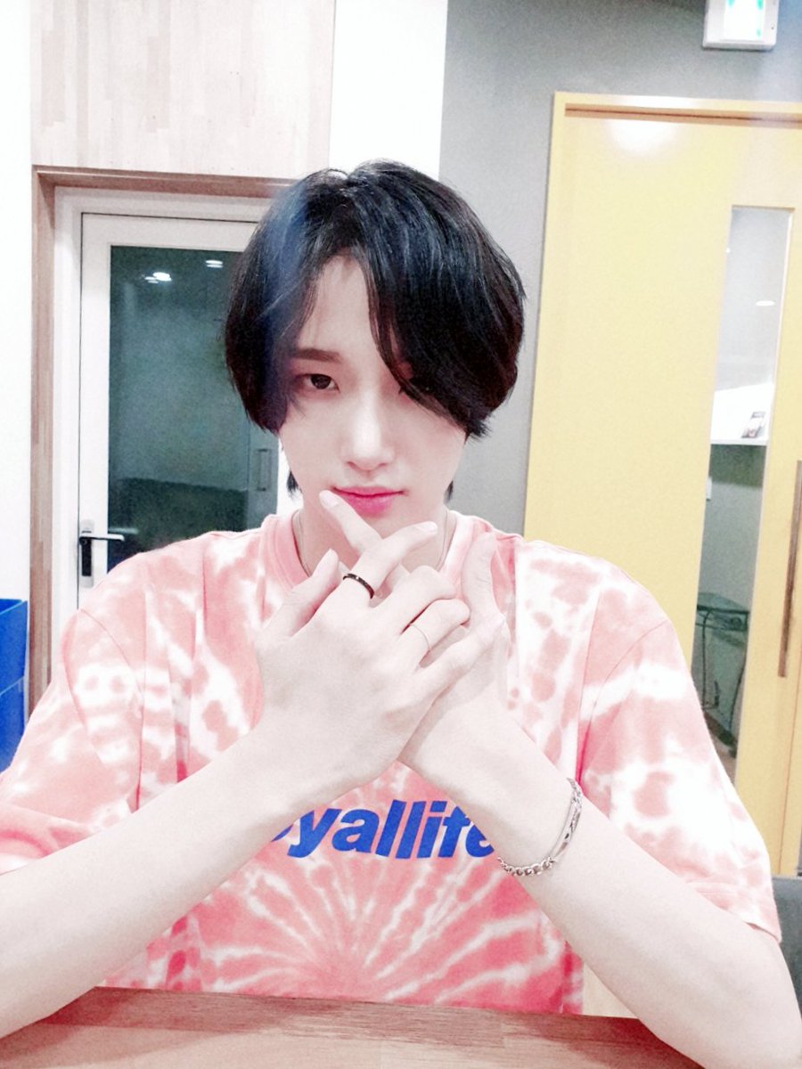 jflo_newkidd's tweet photo. [뉴키드 #우철] 팬여러분 생각 많이 했는데 오늘 하루 어땠어요? 저는 연습하��� 이제 자요🌠 모두 잘자요 화요일도 화이팅💕

#Newkidd #뉴키드 #Woochul #우철 https://t.co/XHabSmzs7Z