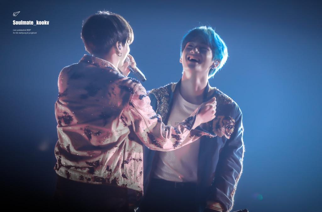 Strwberry_R9597's tweet photo. [HD] 190321 LYS in HK

#TAEHYUNG #BTSV #JUNGKOOK
#JK #V #태형 #정국 #뷔 #뷔국 #국뷔 #taekook #kookv #vkook #kv 
#방탄소년단 #BTS @BTS_twt https://t.co/dsRaQVnFXN