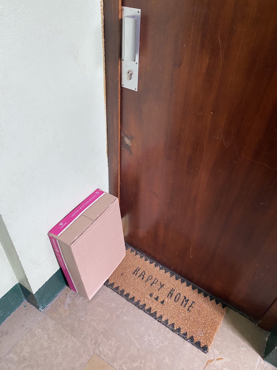 marjo_i's tweet photo. Hé coucou @Veepee_Fr ! Dites, vous êtes optimistes un peu nn ? Mon colis a été posé l’air de rien devant ma porte y 3 jours ... alors je suis honnête, moi je l’ai reçu, mais bon... à Villeurbanne c’est quand même dangereux de faire ça ! #soyonsfrancs https://t.co/oD064W6nnf