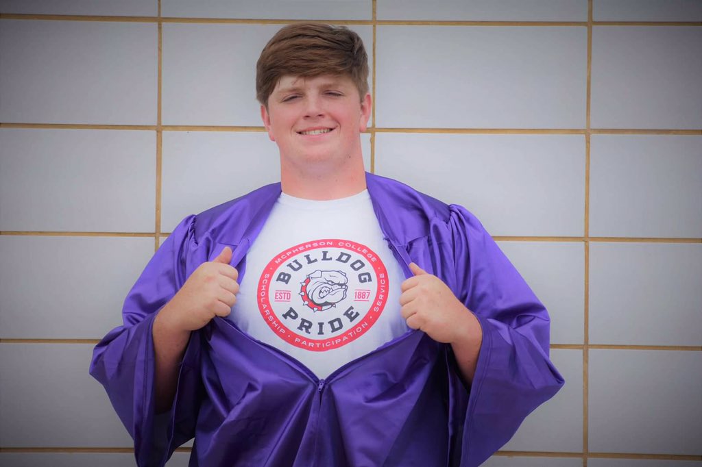marco412's tweet photo. He graduated! Now on to the next chapter.... #ReadyToPlayAtMC https://t.co/7y2lqiEP9V