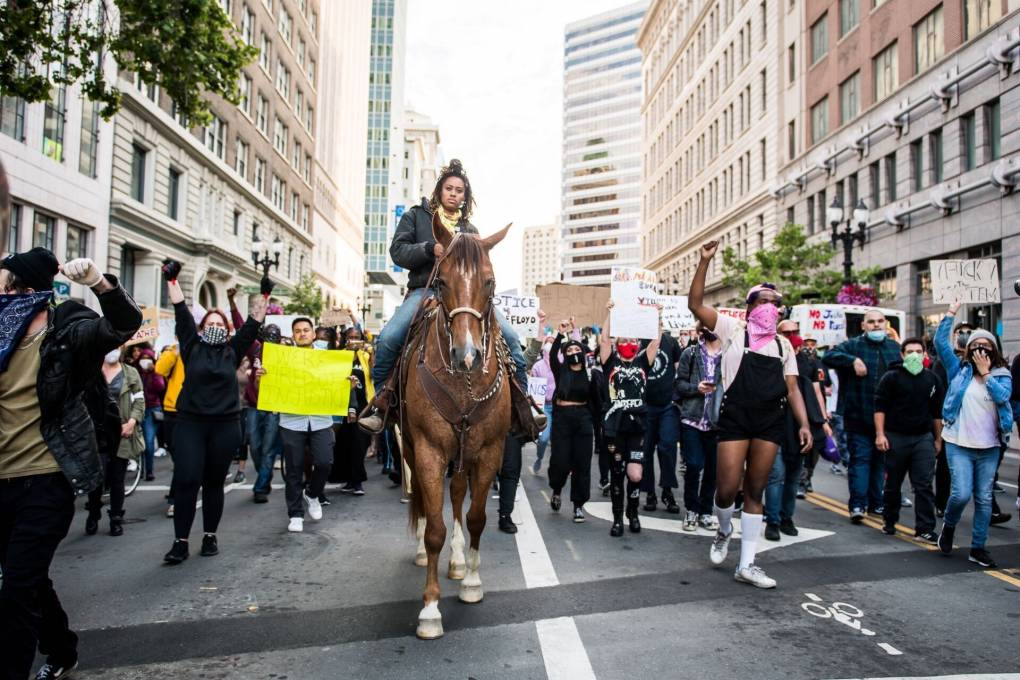 susebraids's tweet image. Wait 'til I sally in on a stallion with the first Black battalion. (Pic of Brianna Noble on Dapper Dan in Oakland, via @kqed)