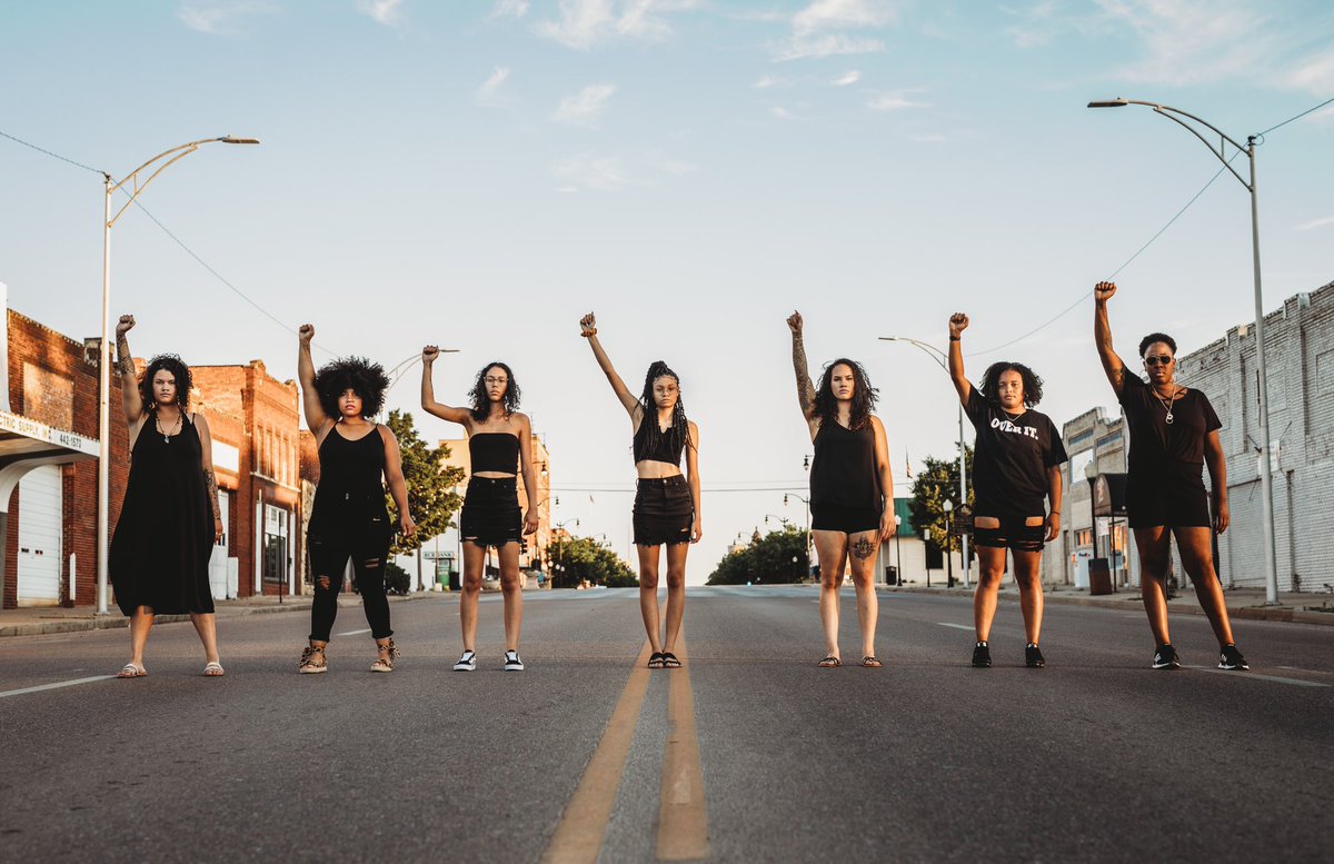 brileyripley's tweet photo. Thank you to these beautiful women for coming together with me for this powerful session.
✊🏽✊🏾✊🏿
BLACK. LIVES. MATTER.
#SayTheirNames #blacklivesmatter #BlackWomen #blackwomenempowerment #BLM https://t.co/WG0n7Ux2ey