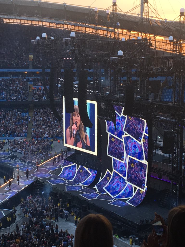 dreamxstarlight's tweet photo. 2 years ago, with @swiftiedreamerr, we were living our best life at #repTourManchester 😍
Take us back !! @taylorswift13 @taylornation13 https://t.co/tbf0DKTxqL