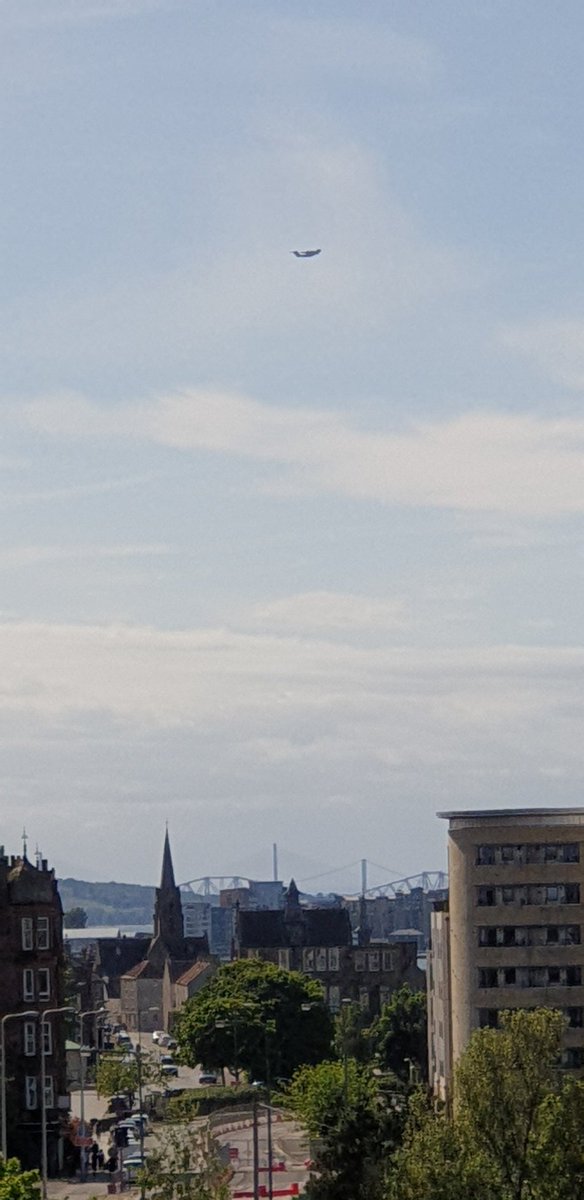 Ecosse911's tweet photo. @RoyalAirForce A400M #ZM413 performing touch &amp; goes at @EDI_Airport 🙋🏼‍♂️

@edinburghpaper https://t.co/YTLQRGClmy