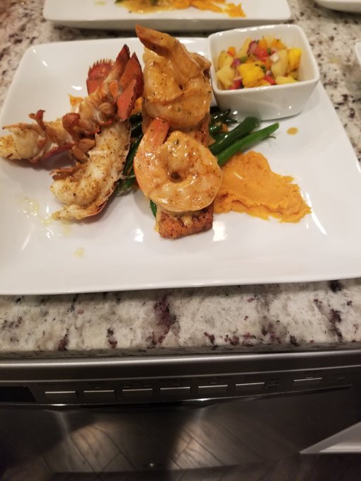 A few weeks ago me and a other chef made these dishes for a private event it came put pretty well https://t<a href="/tag/chefsomal"class="tags"><span>#chefsomal</span></a><a href="/tag/dreamcon2023"class="tags"><span>#dreamcon2023</span></a><a href="/tag/blerdcon2023"class="tags"><span>#blerdcon2023</span></a><a href="/tag/drago"class="tags"><span>#drago</span></a>